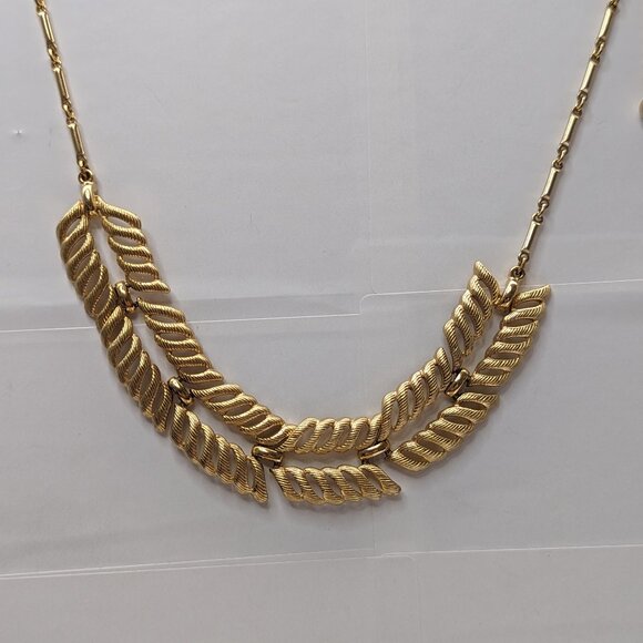 Vintage 16" Necklace Articulated 18k gold plated Vintage Rare and Elegant Unsign - Picture 2 of 10
